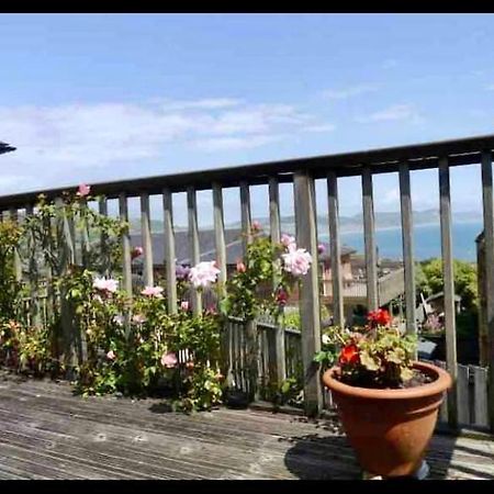 Fantastic Spacious House With Beautiful Panoramic Views Of The Bay Only A Few Minutes Walk From Beach Harbour And Restaurants This House Has 3 Bedrooms 3 Bathrooms And 2 Lovely Sitting Rooms ليم ريجيس المظهر الخارجي الصورة