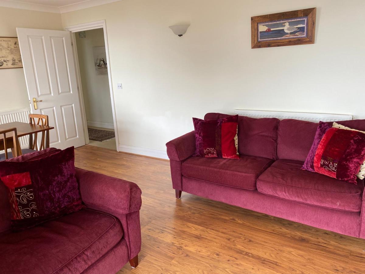 Fantastic Spacious House With Beautiful Panoramic Views Of The Bay Only A Few Minutes Walk From Beach Harbour And Restaurants This House Has 3 Bedrooms 3 Bathrooms And 2 Lovely Sitting Rooms ليم ريجيس المظهر الخارجي الصورة
